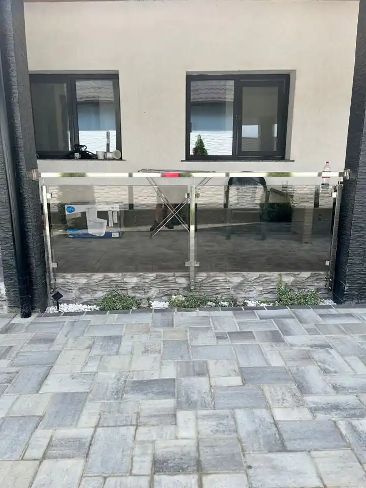 Balustradă inox cu sticlă securizată - lucrare Real Inox 15