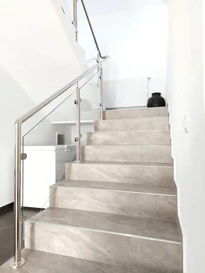 Balustradă inox cu sticlă securizată - lucrare Real Inox 29