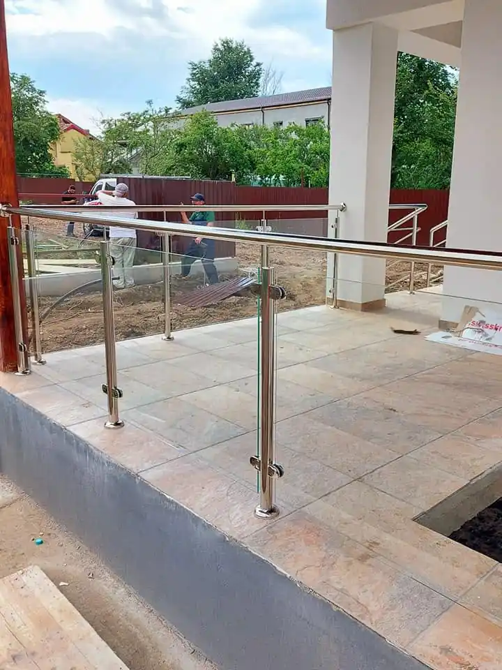 Balustradă inox cu sticlă securizată - lucrare Real Inox 4
