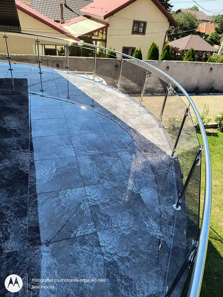 Balustradă inox cu sticlă securizată - lucrare Real Inox 46