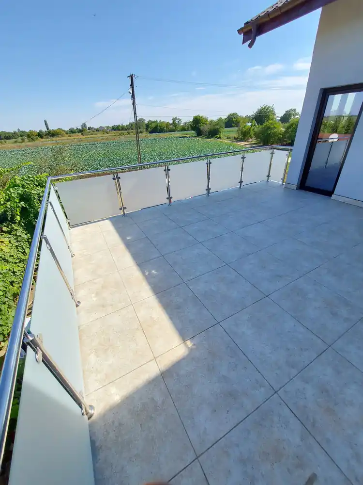 Balustradă inox cu sticlă securizată - lucrare Real Inox 11