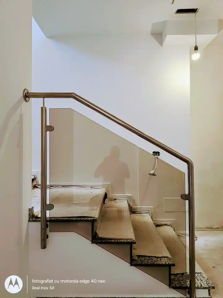 Balustradă inox cu sticlă securizată - lucrare Real Inox 42