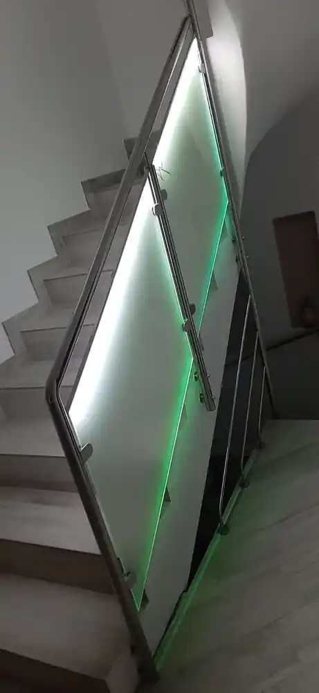 Balustradă inox cu sticlă securizată - lucrare Real Inox 6