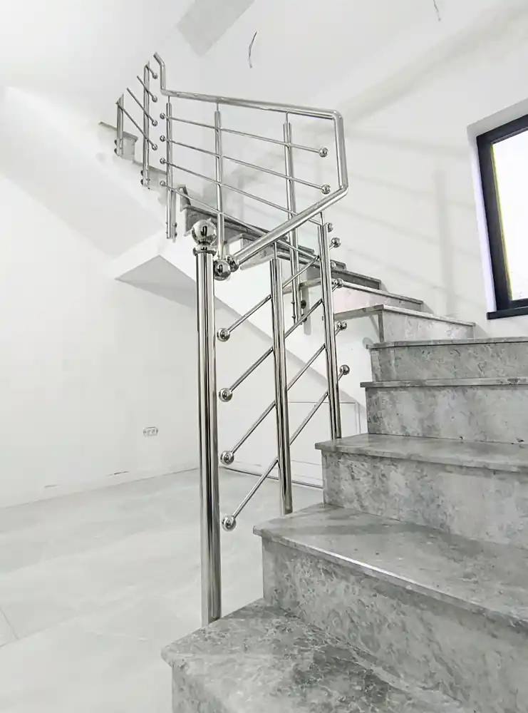 Balustradă inox scări interioare - lucrare Real Inox 18