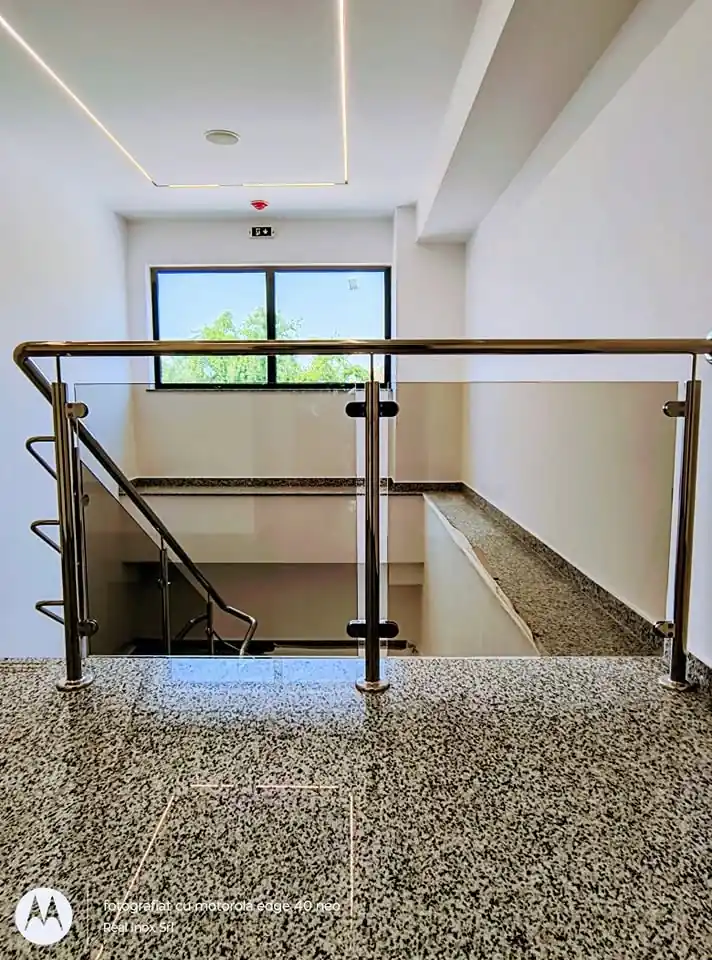 Balustradă inox cu sticlă securizată - lucrare Real Inox 36