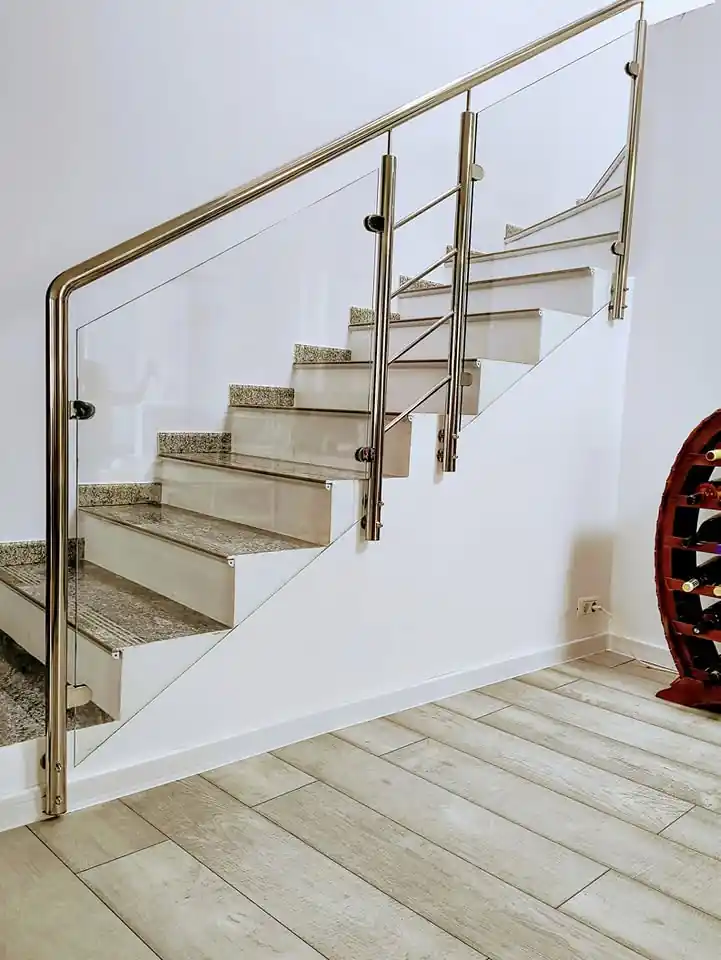 Balustradă inox cu sticlă securizată - lucrare Real Inox 52
