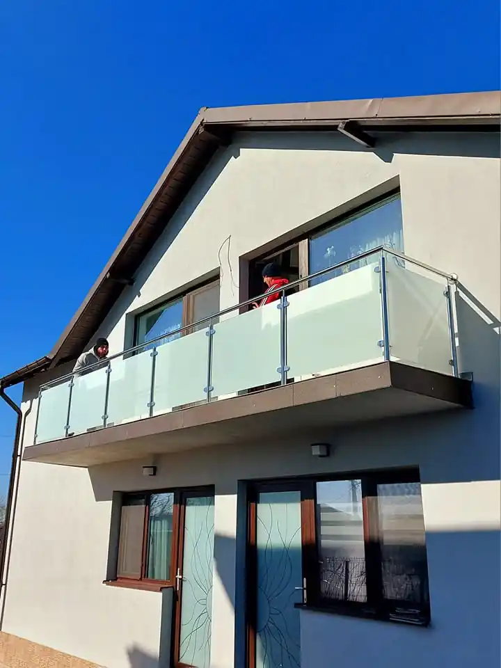 Balustradă inox cu sticlă securizată - lucrare Real Inox 24