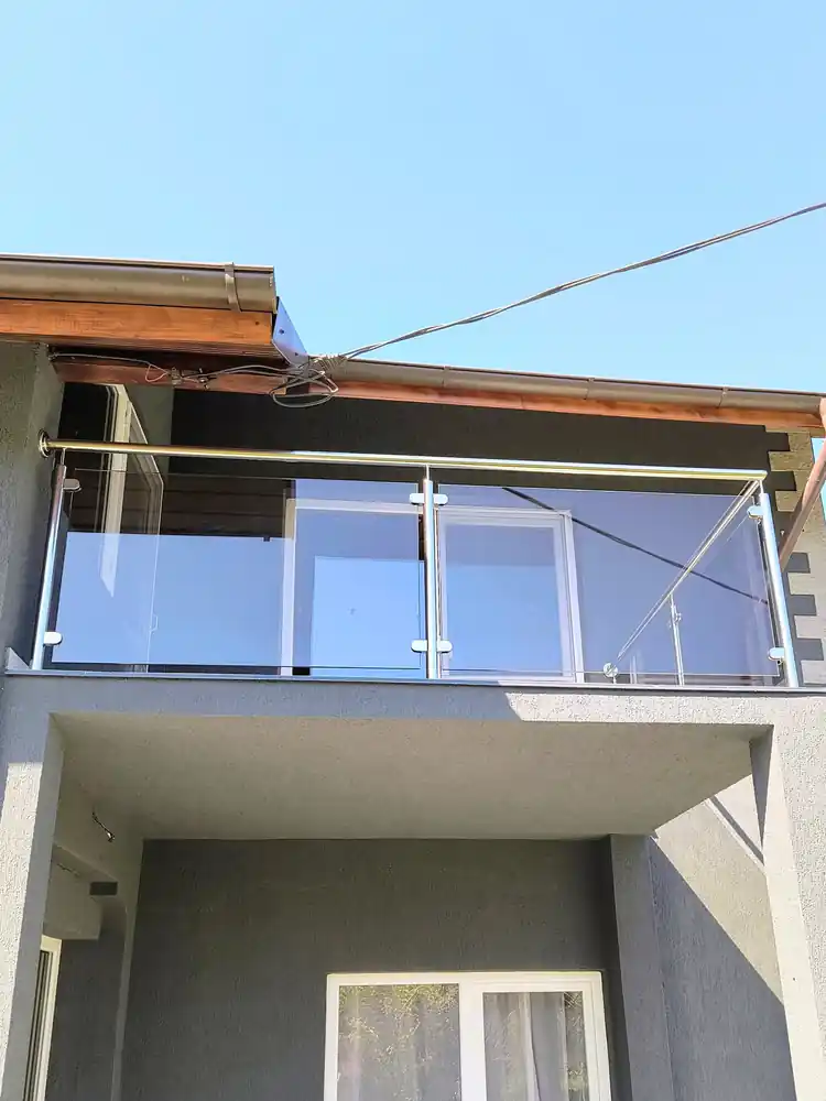 Balustradă inox cu sticlă securizată - lucrare Real Inox 55