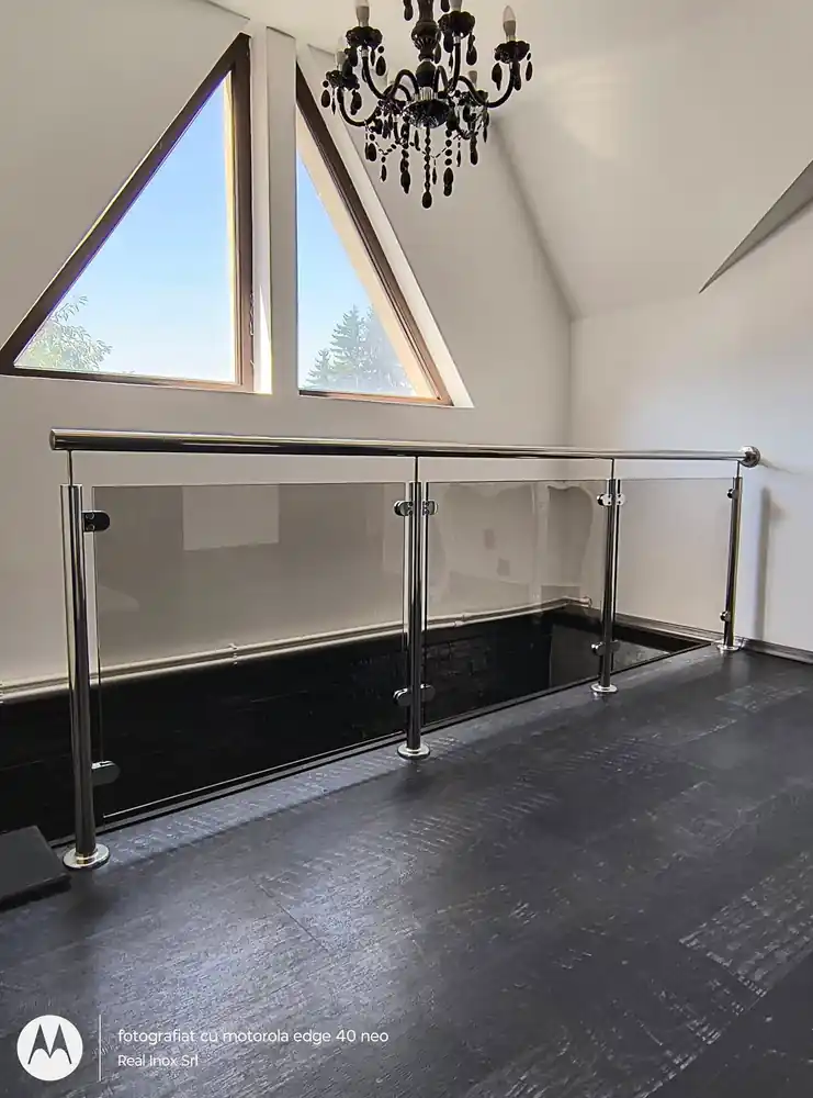 Balustradă inox cu sticlă securizată - lucrare Real Inox 35