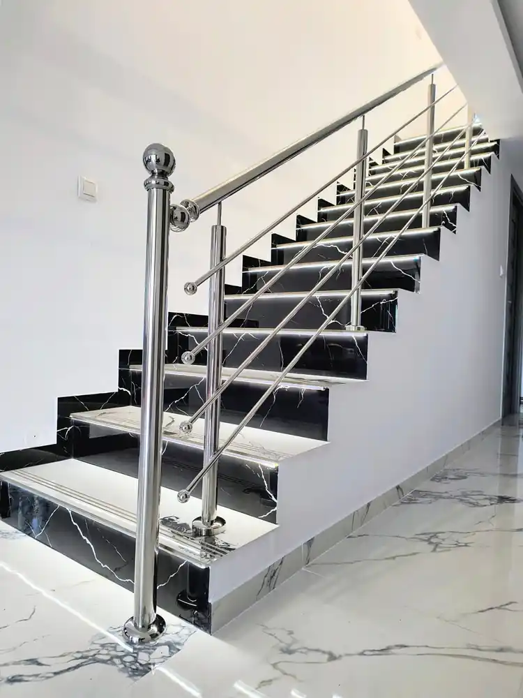 Balustradă inox scări interioare - lucrare Real Inox 6
