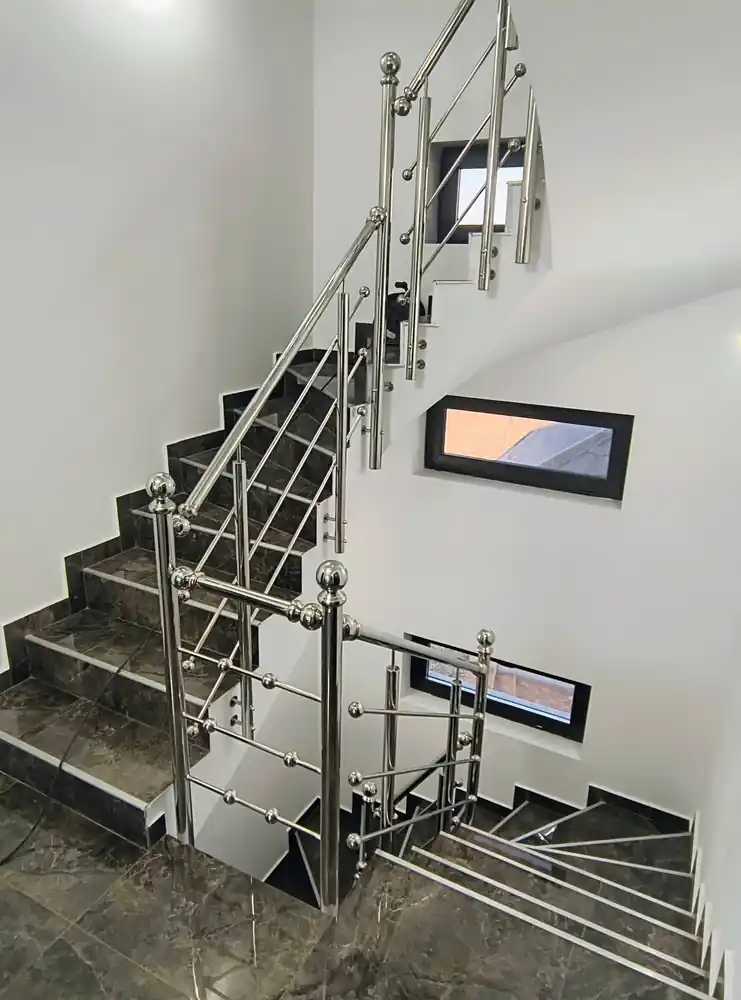 Balustradă inox scări interioare - lucrare Real Inox 35