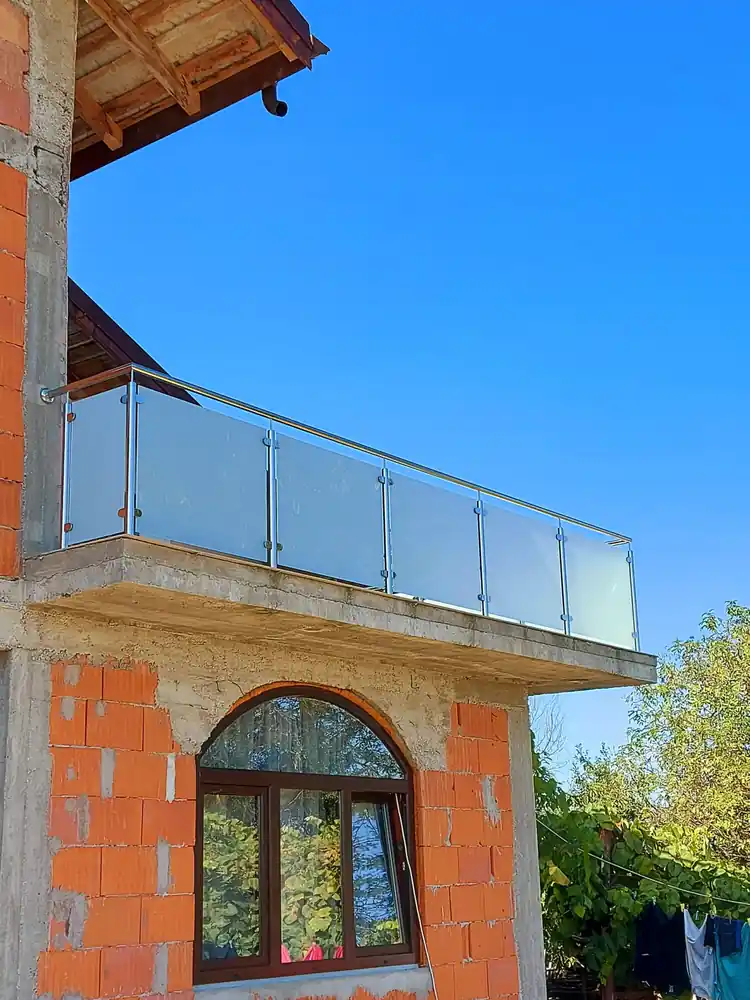 Balustradă inox cu sticlă securizată - lucrare Real Inox 12