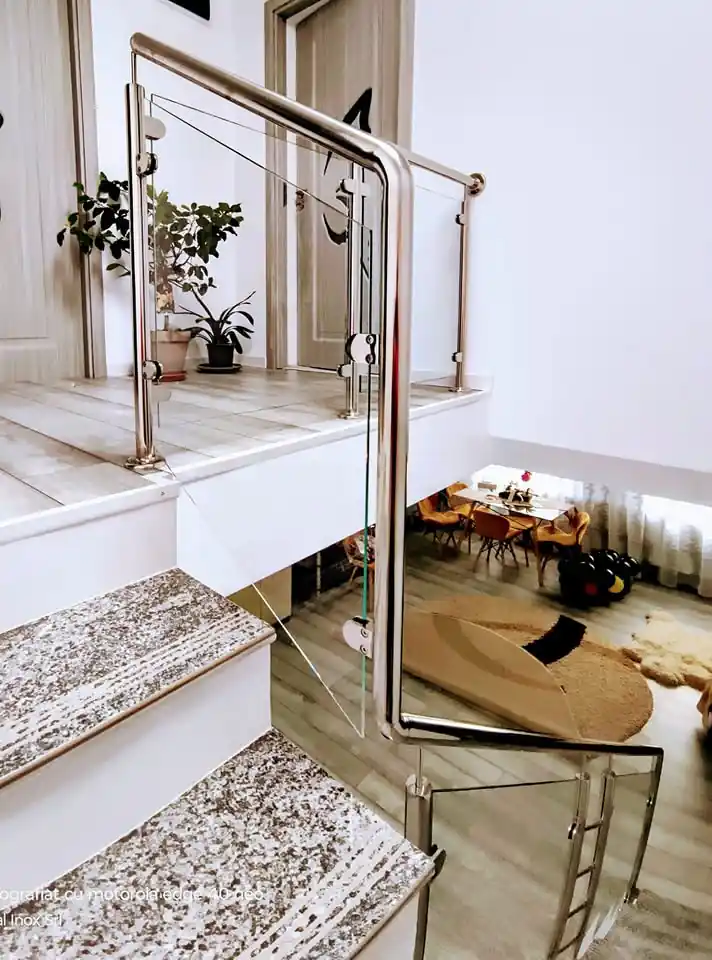 Balustradă inox cu sticlă securizată - lucrare Real Inox 51