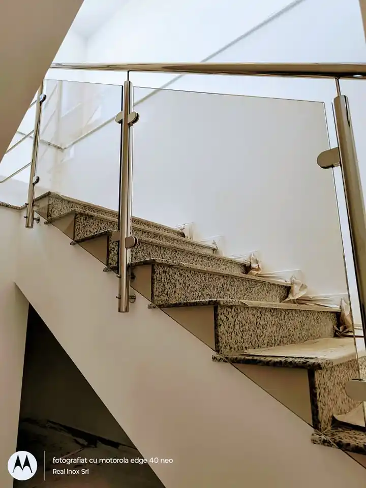 Balustradă inox cu sticlă securizată - lucrare Real Inox 39