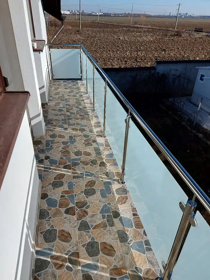 Balustradă inox cu sticlă securizată - lucrare Real Inox 25