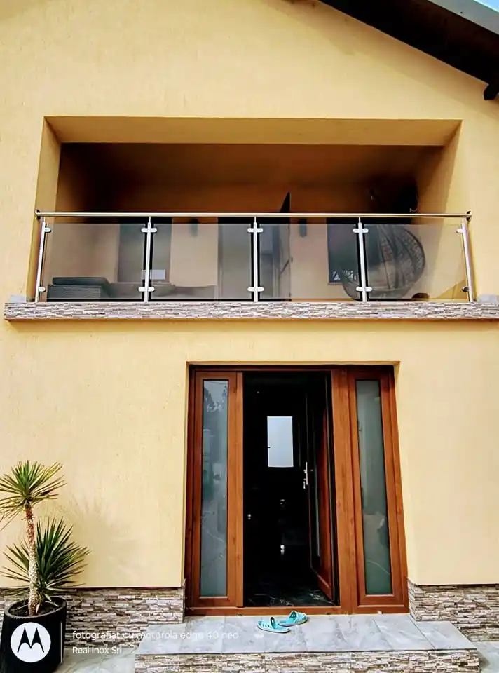 Balustradă inox cu sticlă securizată - lucrare Real Inox 37
