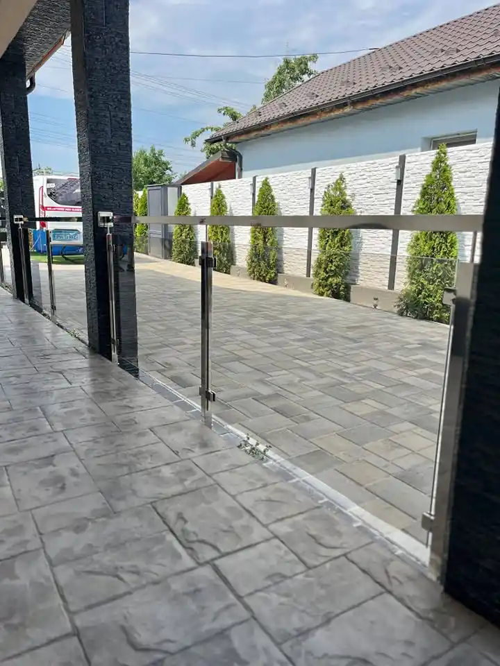 Balustradă inox cu sticlă securizată - lucrare Real Inox 16