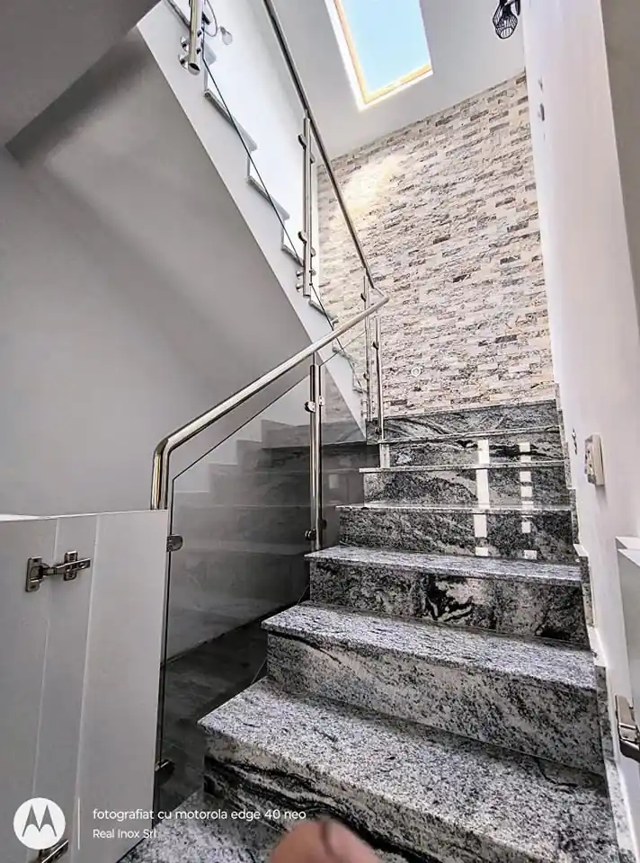 Balustradă inox cu sticlă securizată - lucrare Real Inox 32