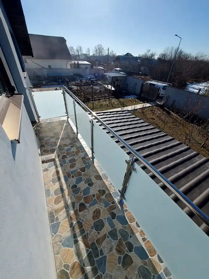 Balustradă inox cu sticlă securizată - lucrare Real Inox 23