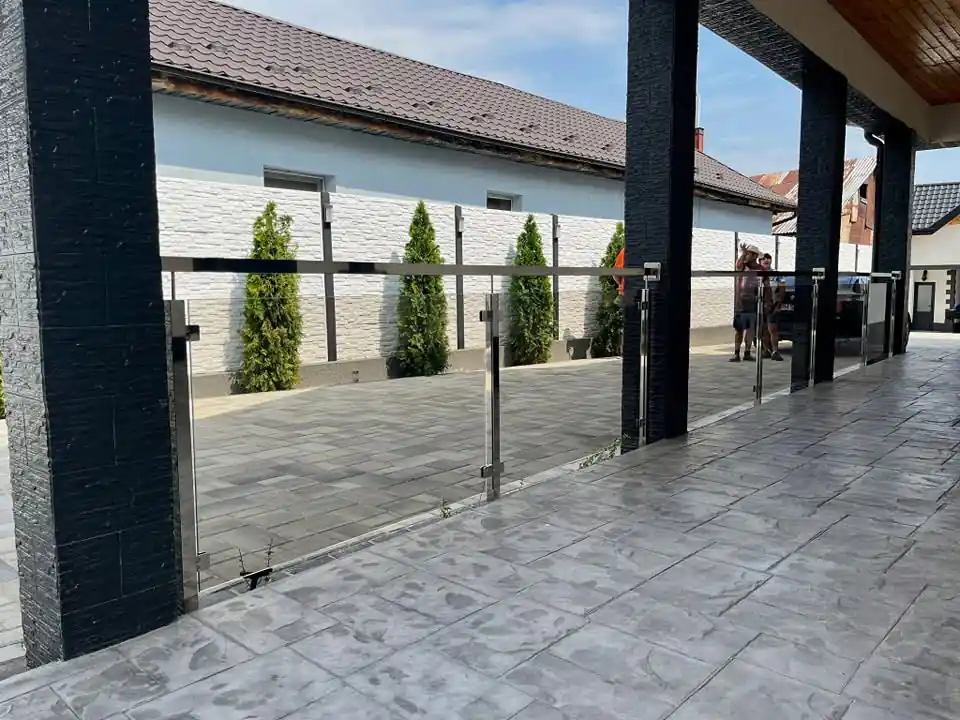 Balustradă inox cu sticlă securizată - lucrare Real Inox 19