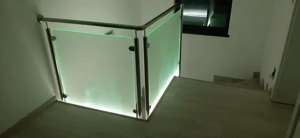 Balustradă inox cu sticlă securizată - lucrare Real Inox 8